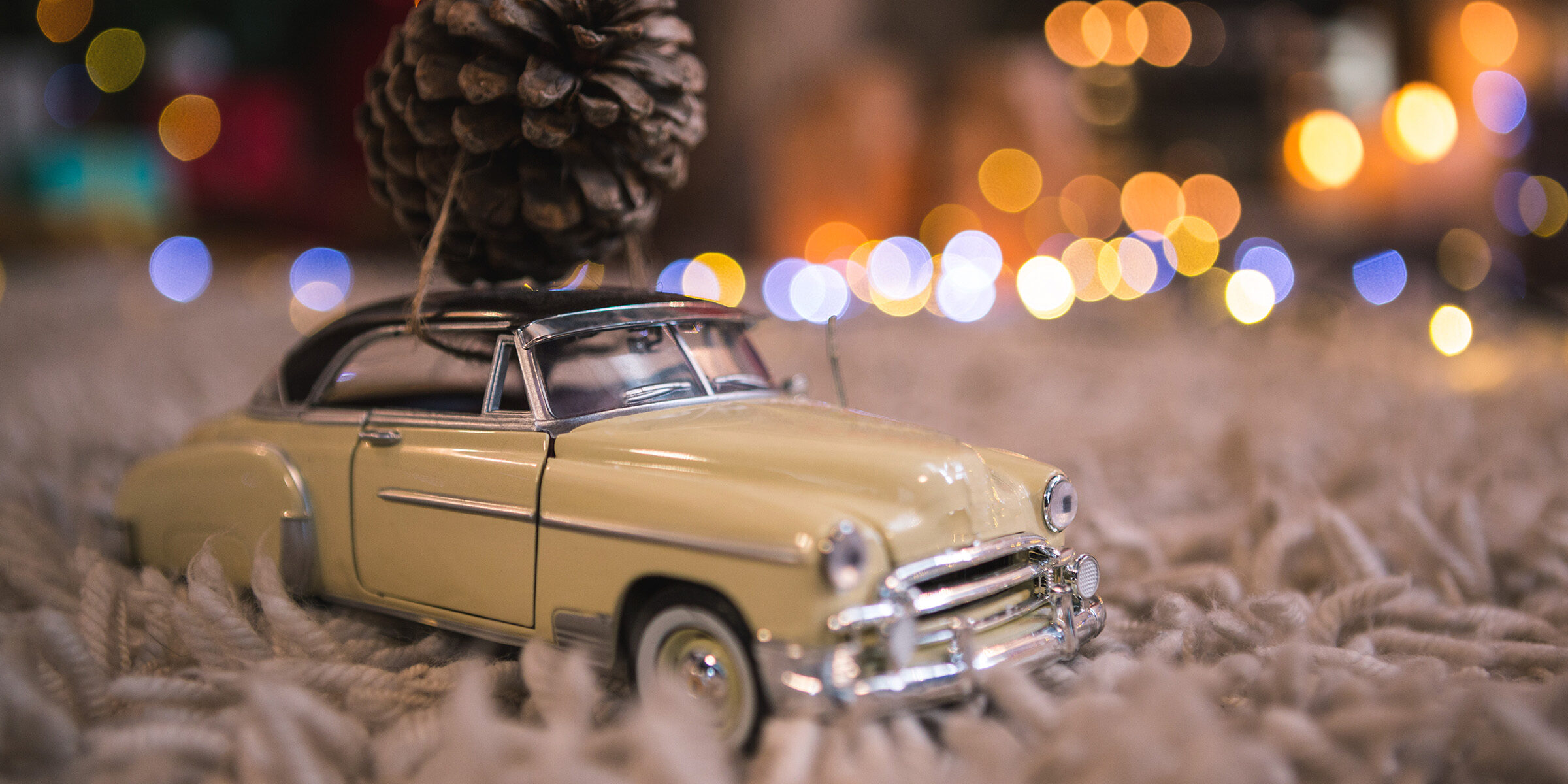 Coches-clasicos-en-miniatura-coche-pequeno-pina Coche en miniatura Navidad