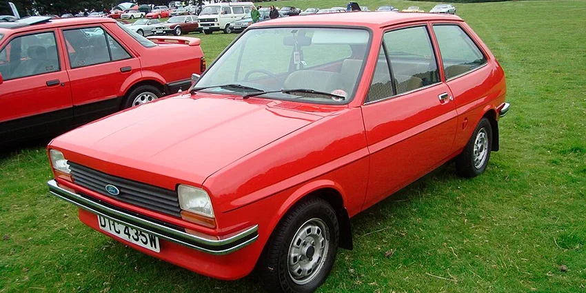 1980_Ford_Fiesta_957_HC_L_-_20445599040 Coches clásicos: ford fiesta rojo